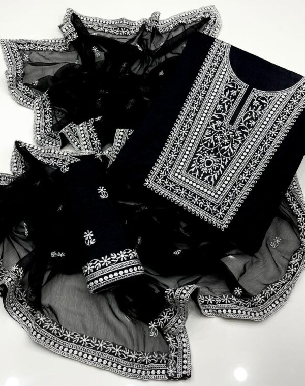 Black Collection Lawn - Image 2